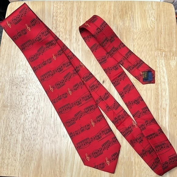 NWT SHEET MUSIC Red 100% Silk Tie By Alynn Neckwear - Picture 3 of 9
